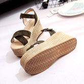 Espadrilles-Sandalen mit Knöchelriemen und Keilabsatz